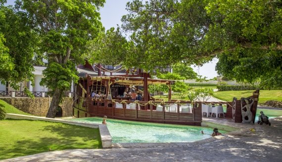 El Barco Bar reopening